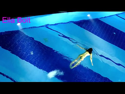 ❤️ Nu mă pot opri din privit, tânără blondă surprinsă înotând goală în piscina stațiunii ELLA BOLT ️❌   at ro.niceporn.ru